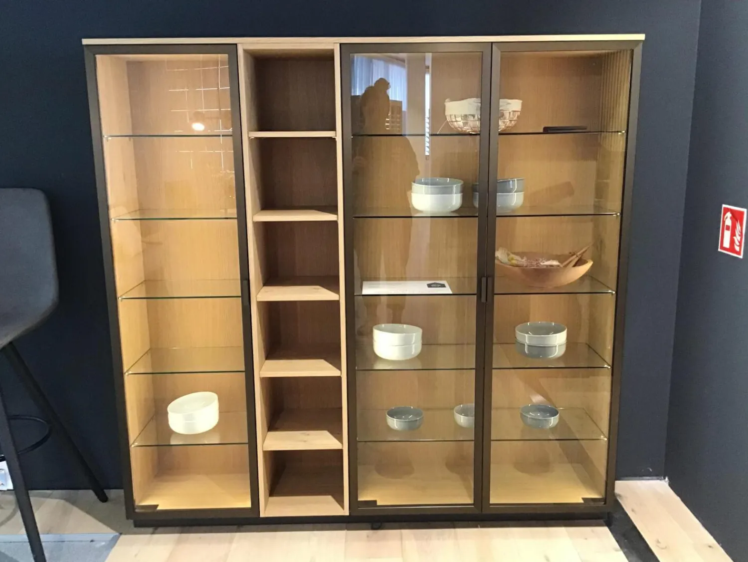 Leicht Küchen Vitrinen & Highboards|Glashochschrank Vero Korpus Alpineiche Natur Front Glas Inklusive LED Beleuchtung Steuerbar