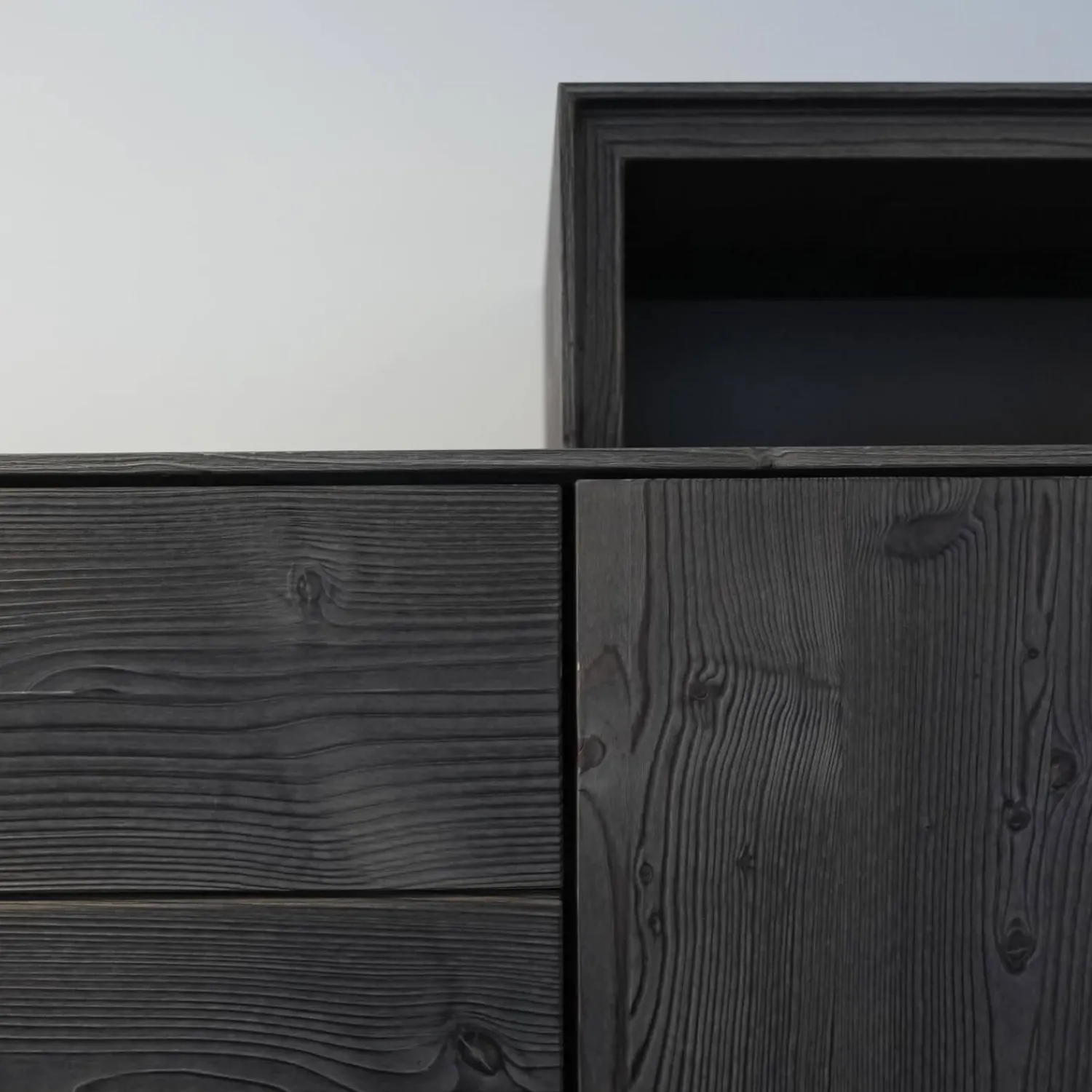 Anrei Vitrinen & Highboards|Higboard Puro 432 Bergfichte Gebürstet Schiefer Lackiert Inklusive Passepartout Mit Beleuchtung