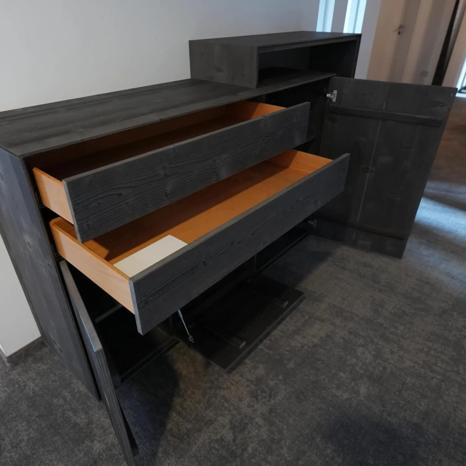 Anrei Vitrinen & Highboards|Higboard Puro 432 Bergfichte Gebürstet Schiefer Lackiert Inklusive Passepartout Mit Beleuchtung