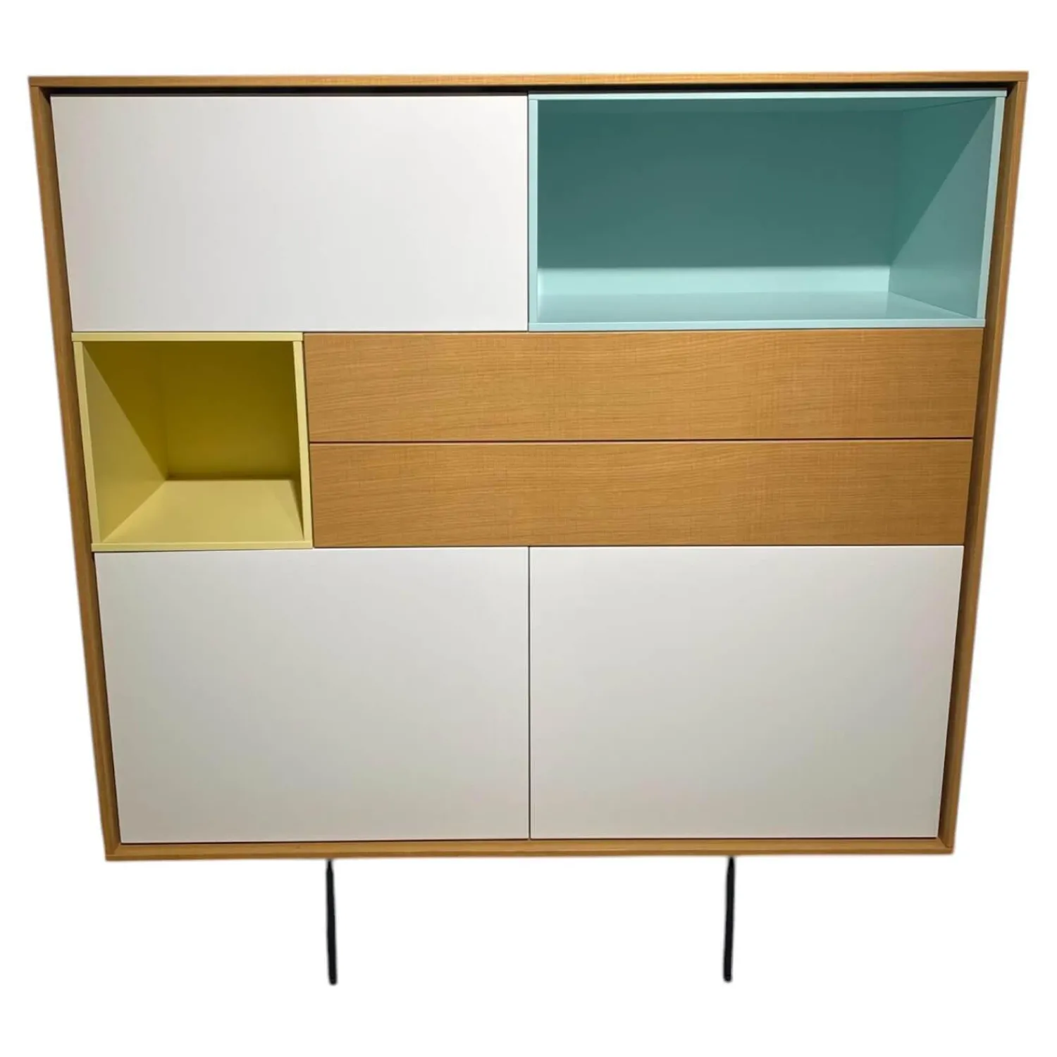 Treku Vitrinen & Highboards|Highboard Aura Eiche Sägegrau Absetzung Weiß Vanille Lichtgrün Fuß Zylinder Graphit Schwarz