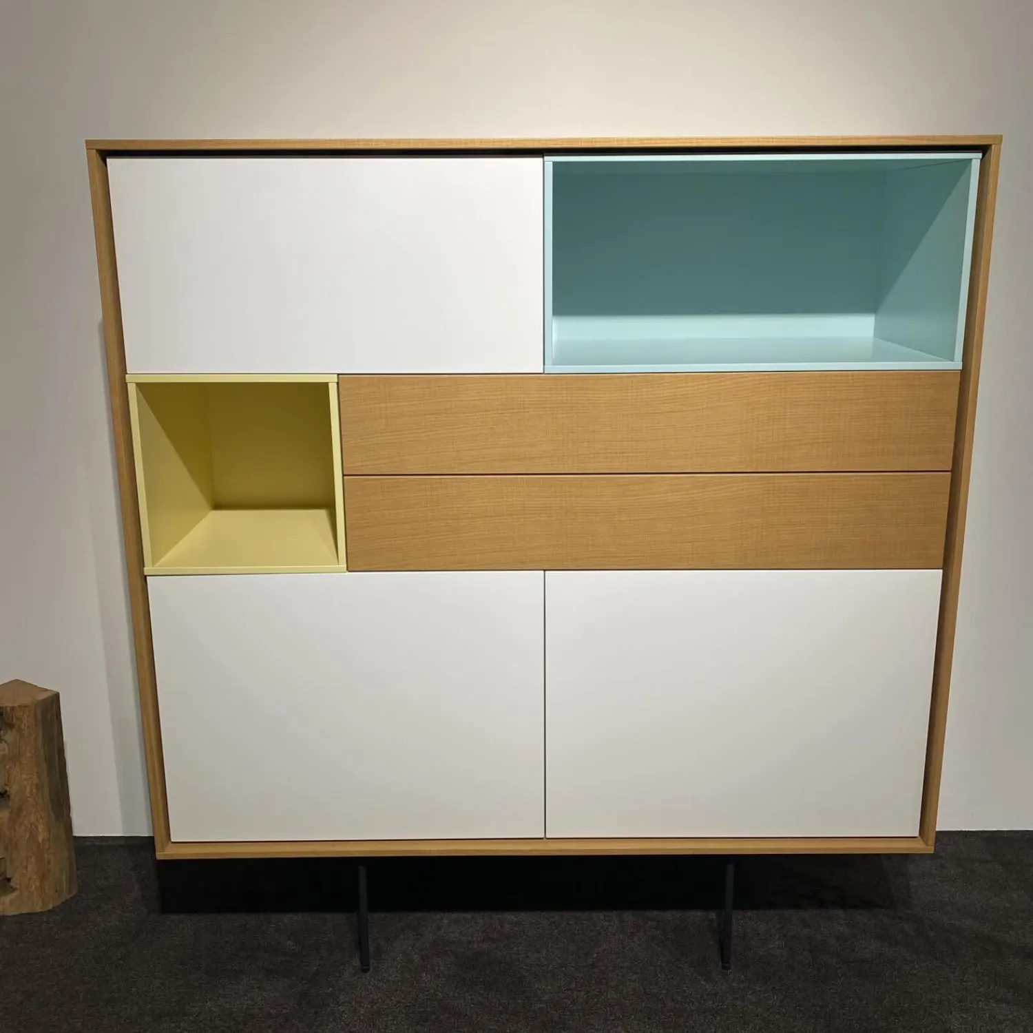 Treku Vitrinen & Highboards|Highboard Aura Eiche Sägegrau Absetzung Weiß Vanille Lichtgrün Fuß Zylinder Graphit Schwarz