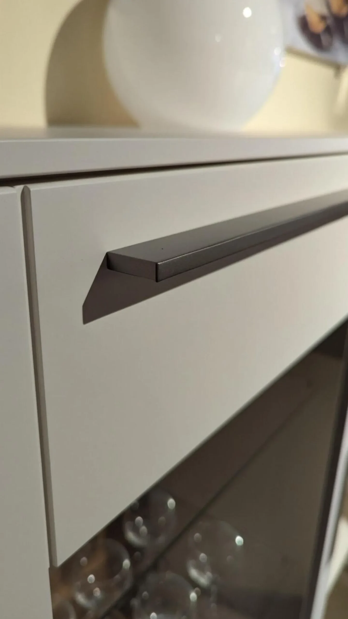 Gwinner Vitrinen & Highboards|Highboard Bellano Lack Seidenmatt Weiß Rückwand Nussbaum Natur