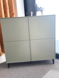 Contur Vitrinen & Highboards|Highboard Casello MDF Lack Schilfgrün Grün Grau Sockelfüße Schwarz Matt