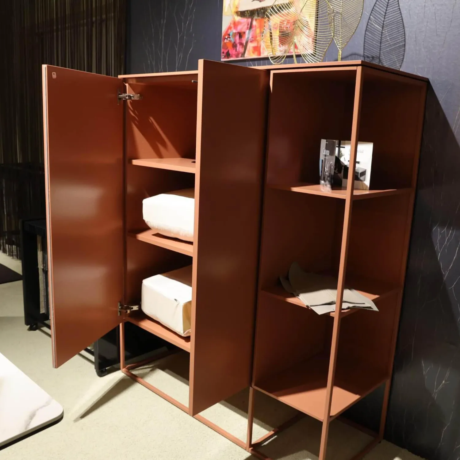 Contur Vitrinen & Highboards|Highboard Catona C71 Lack Samtbeere 489 Rosa Tür 97 Pushbeschlag Inklusive Metall Sockelrahmen