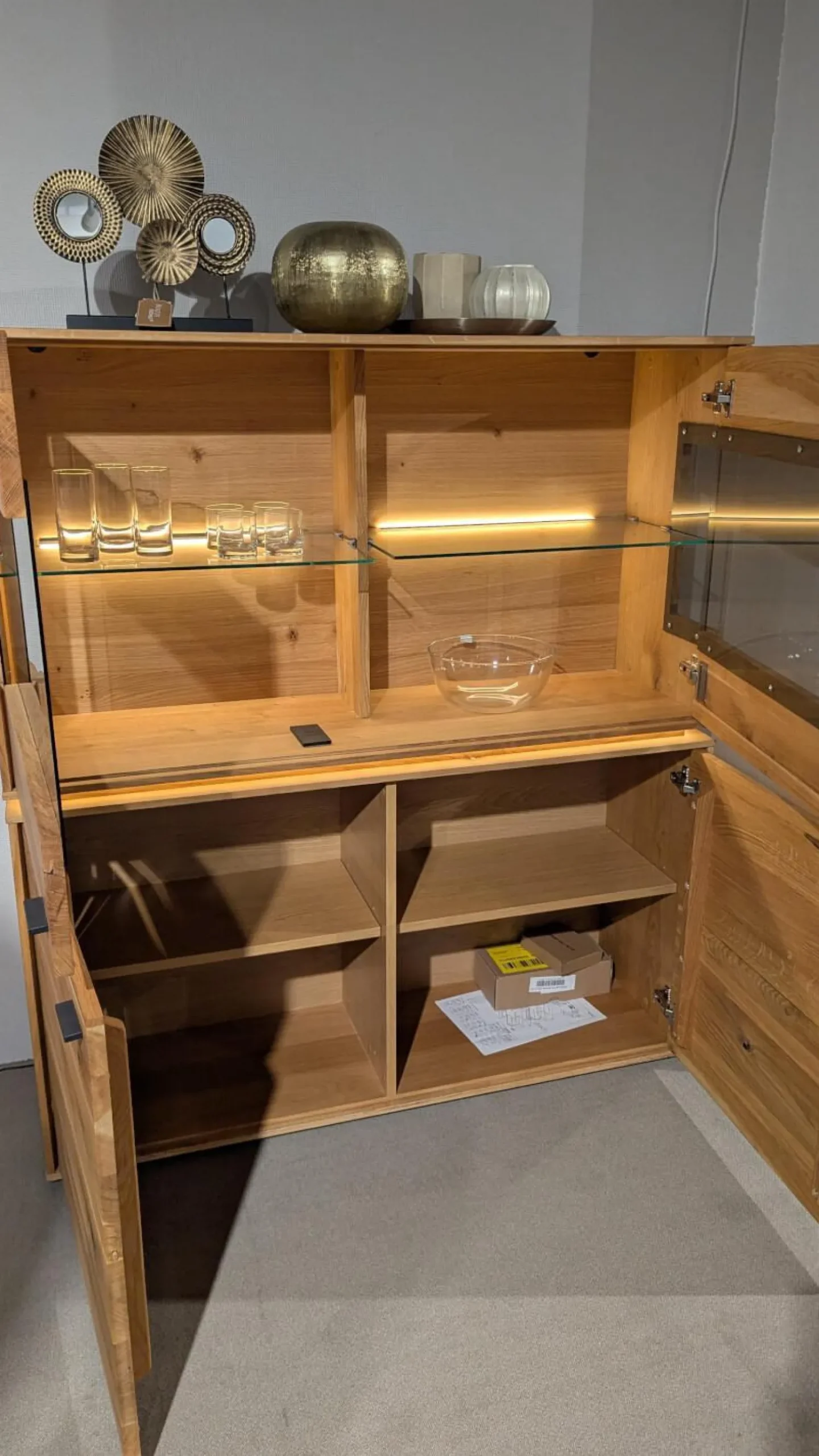 MCA Furniture Vitrinen & Highboards|Highboard Como Wildeiche Geölt Teilmassiv mit LED-Beleuchtung