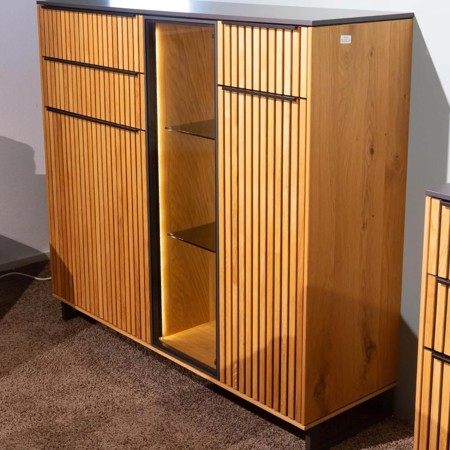 Raum.Freunde Vitrinen & Highboards|Highboard CRF Stav Asteiche Hell Massiv Geölt Metallkufen Alugriffleisten Schieferschwarz Mit Beleuchtung