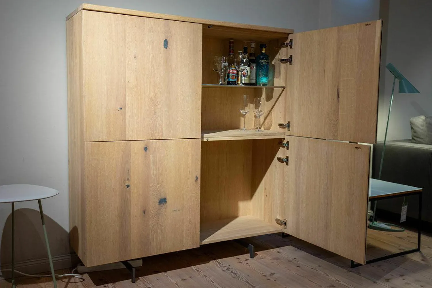 Team 7 Vitrinen & Highboards|Highboard Cubus Eiche Weßgeölt Gestell Bronze Matt Innenfach aus Glas