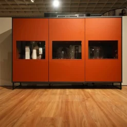 Rietberger Möbelwerke Vitrinen & Highboards|Highboard Kara Frame 73098 Front Lack Ziegelrot Rot Korpus Eiche Graphit Inklusive Beleuchtung