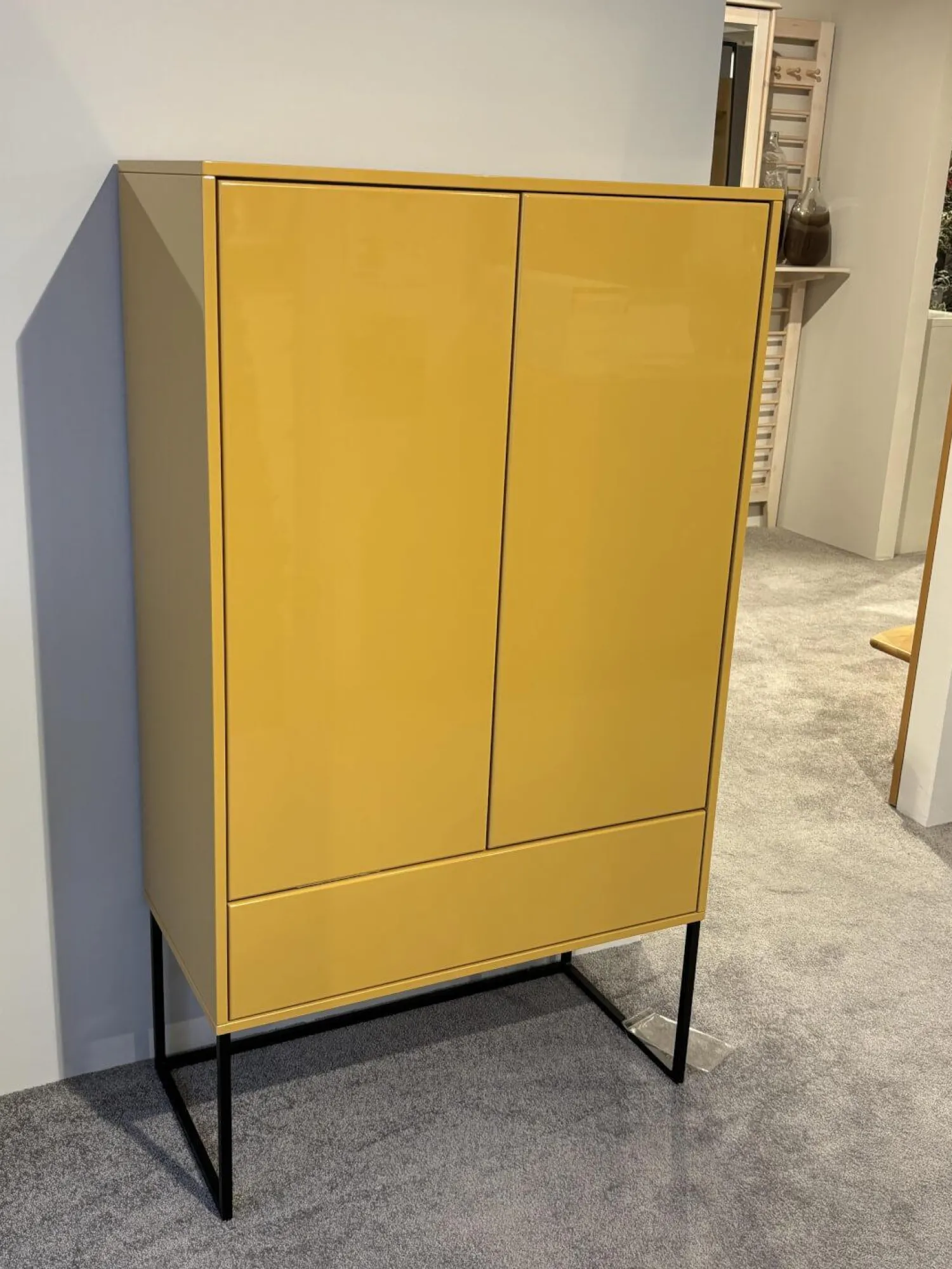 Rietberger Möbelwerke Vitrinen & Highboards|Highboard Lotus Lack Marill Gelb Hochglanz Gestell Metall Schwarz