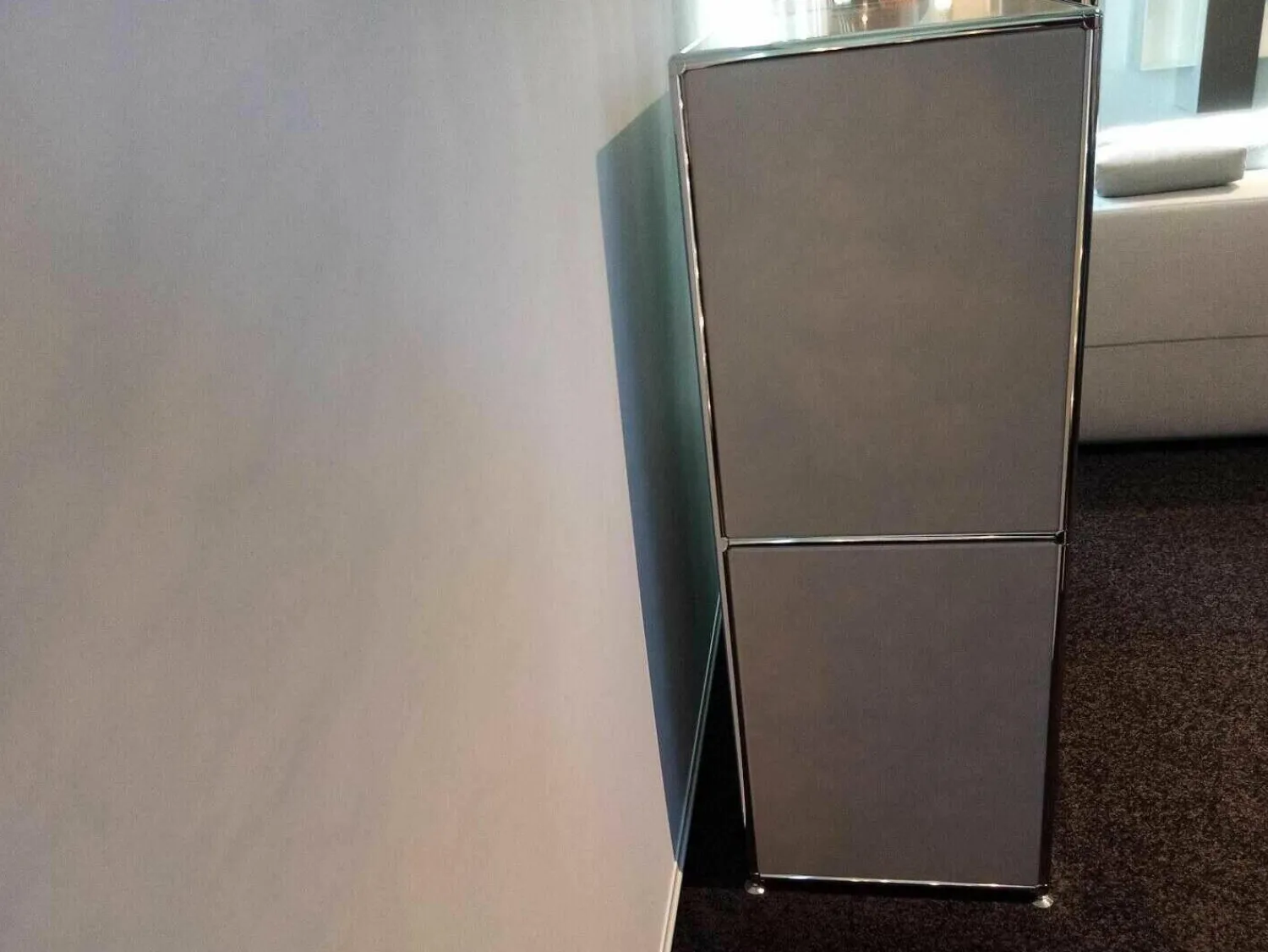 Dauphin Home Vitrinen & Highboards|Highboard MLQE Beige Seidenmatt mit 4 Glas-Fachböden und Stahlror-System Verchromt