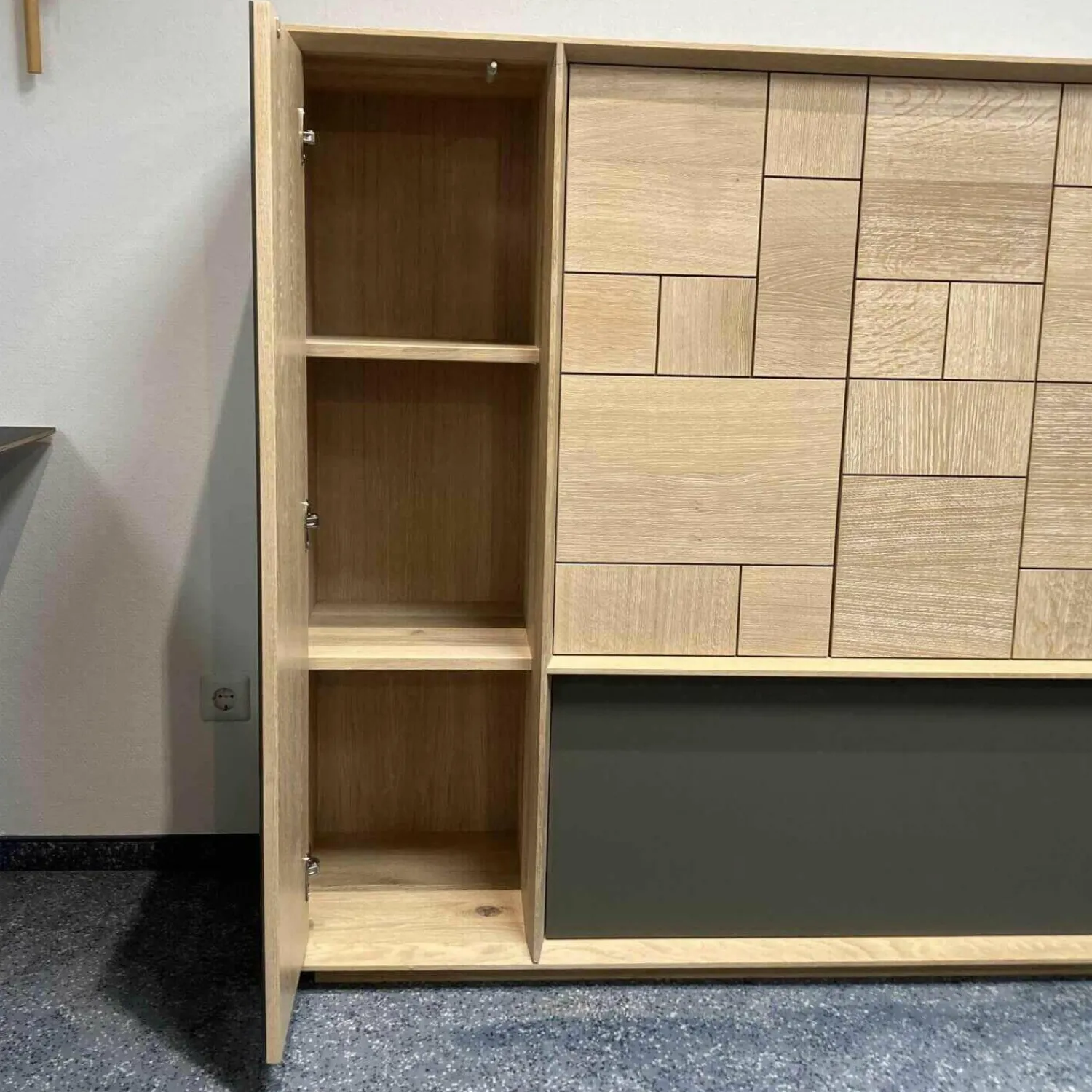 Pönnighaus Vitrinen & Highboards|Highboard Murano Wildeiche massiv mit Glaselementen in grau