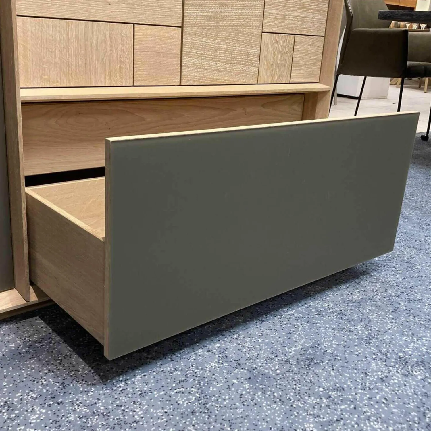 Pönnighaus Vitrinen & Highboards|Highboard Murano Wildeiche massiv mit Glaselementen in grau