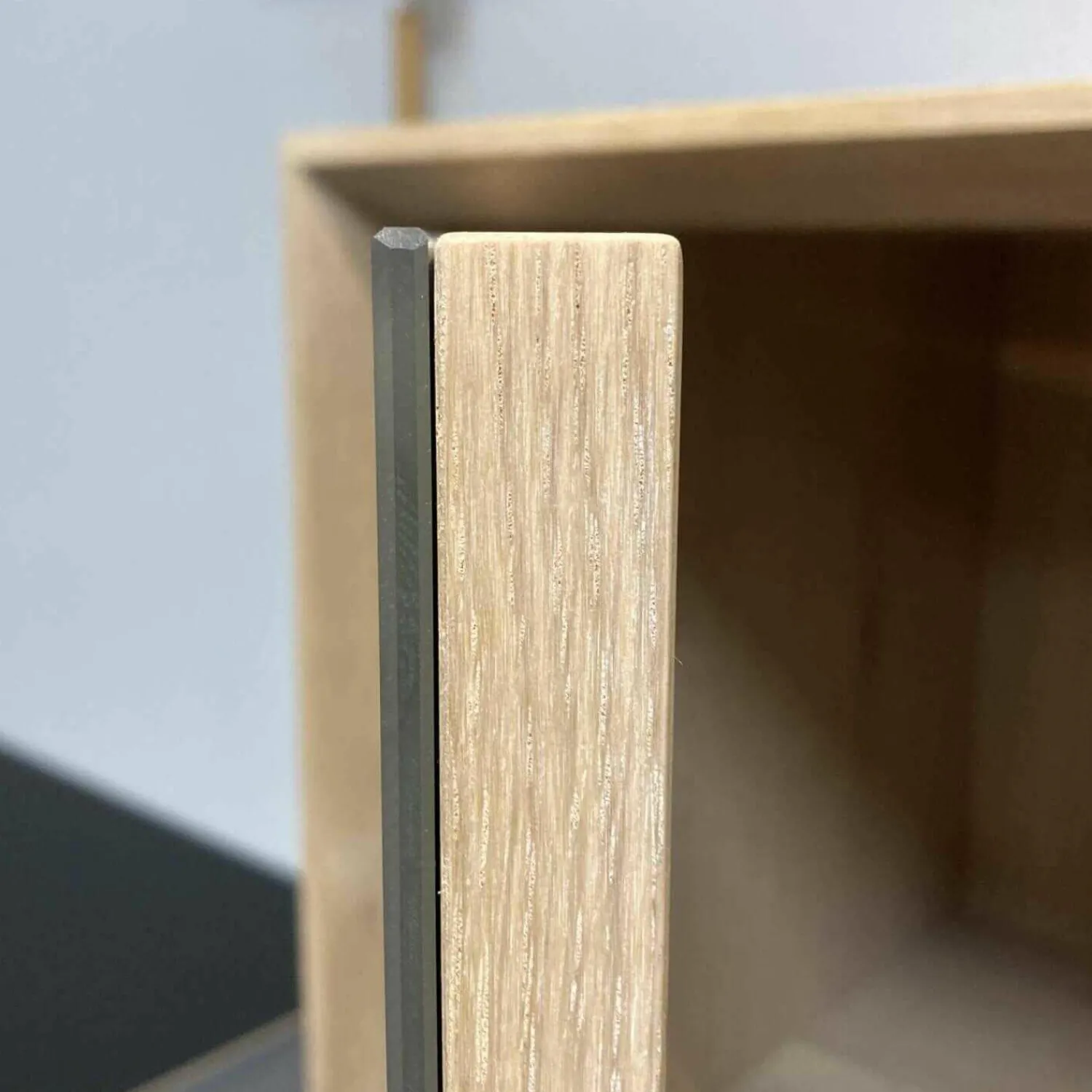 Pönnighaus Vitrinen & Highboards|Highboard Murano Wildeiche massiv mit Glaselementen in grau