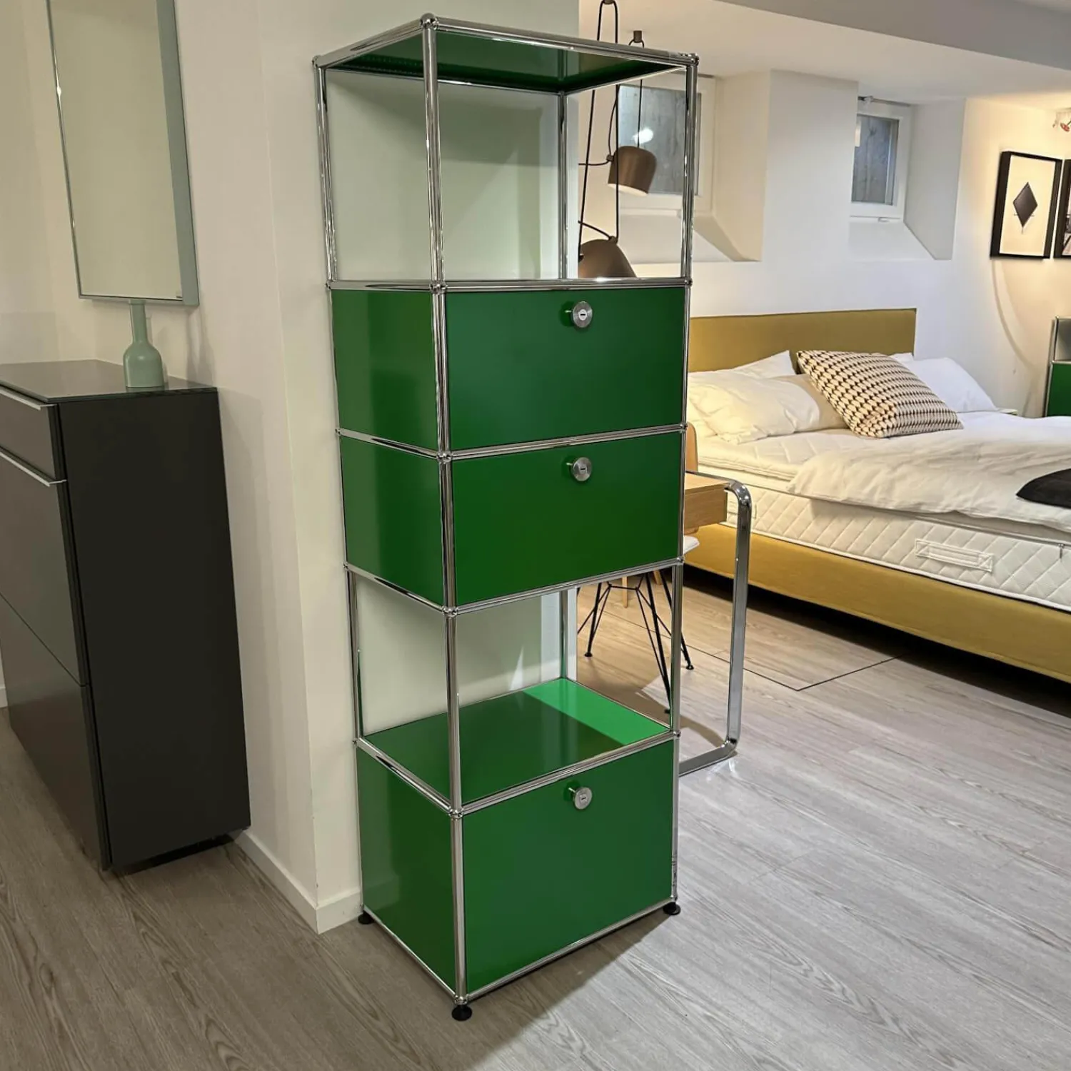 USM Haller Vitrinen & Highboards|Highboard Pulverbeschichteter Stahl USM Grün Chrom