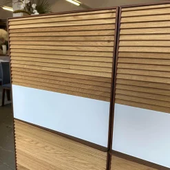 Scholtissek Vitrinen & Highboards|Highboard Schrank Tratum Klein Knorrige Eiche Natur Geölt Glas 9010 Weiß Matt Mit Lamellenfronten