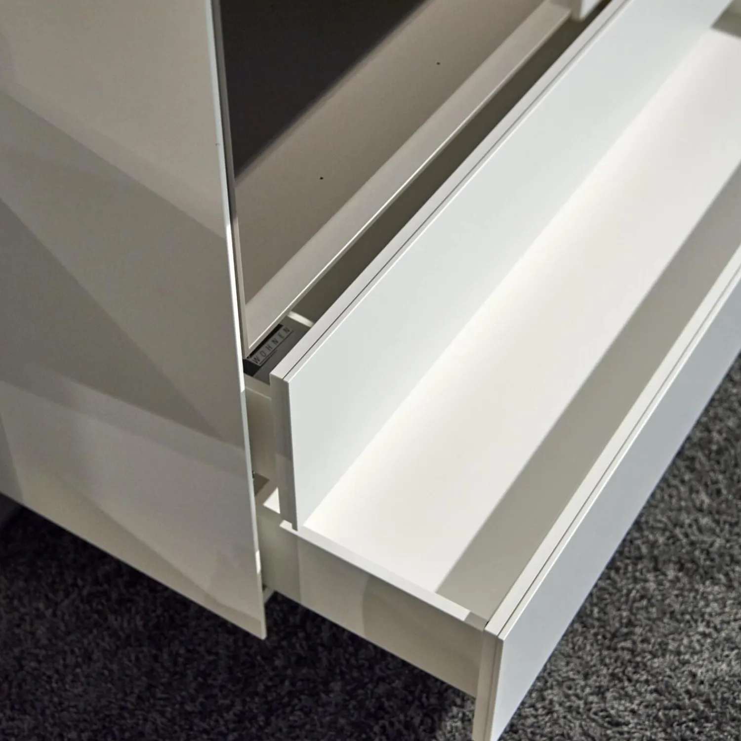 Kettnaker Vitrinen & Highboards|Highboard Soma Lack Matt Weiß Basalt Zargen Lack Weiß Matt Gestell Wange Alufarbig