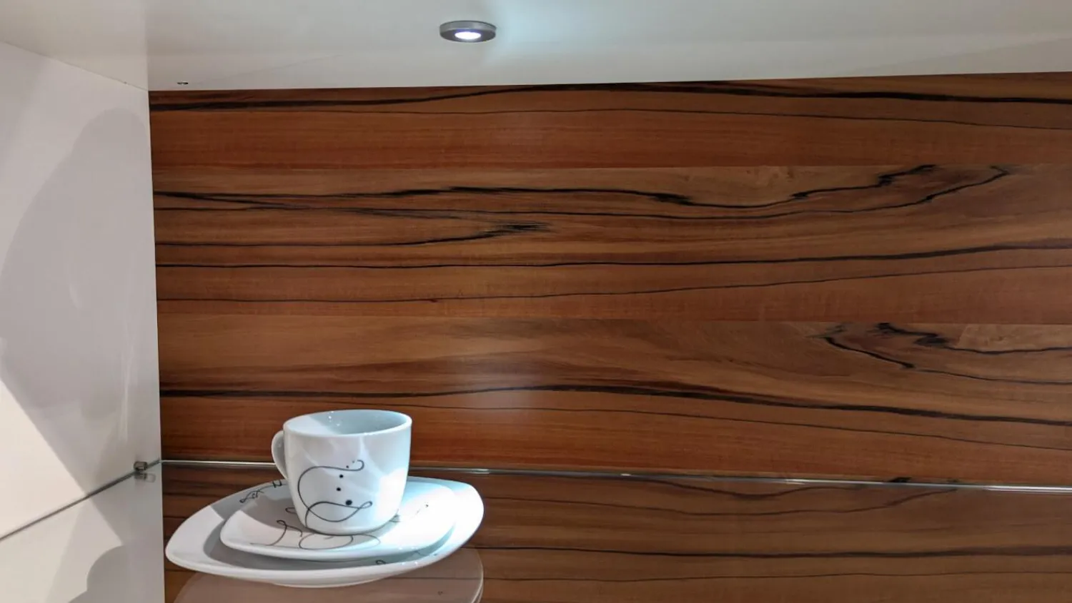 Gwinner Vitrinen & Highboards|Highboard Square Lack Weiß Absetzung Tineo Mit LEB Beleuchtung