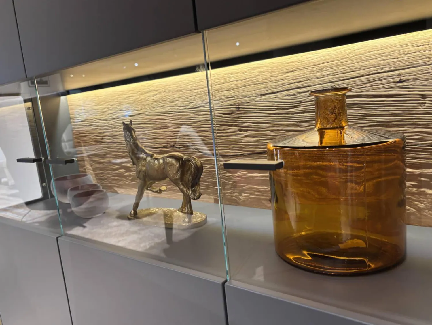 Natura Vitrinen & Highboards|Highboard Tucson Lack Graphitgrau Verglast Akzent Wildeiche Mit Beleuchtung Inklusive Schalter