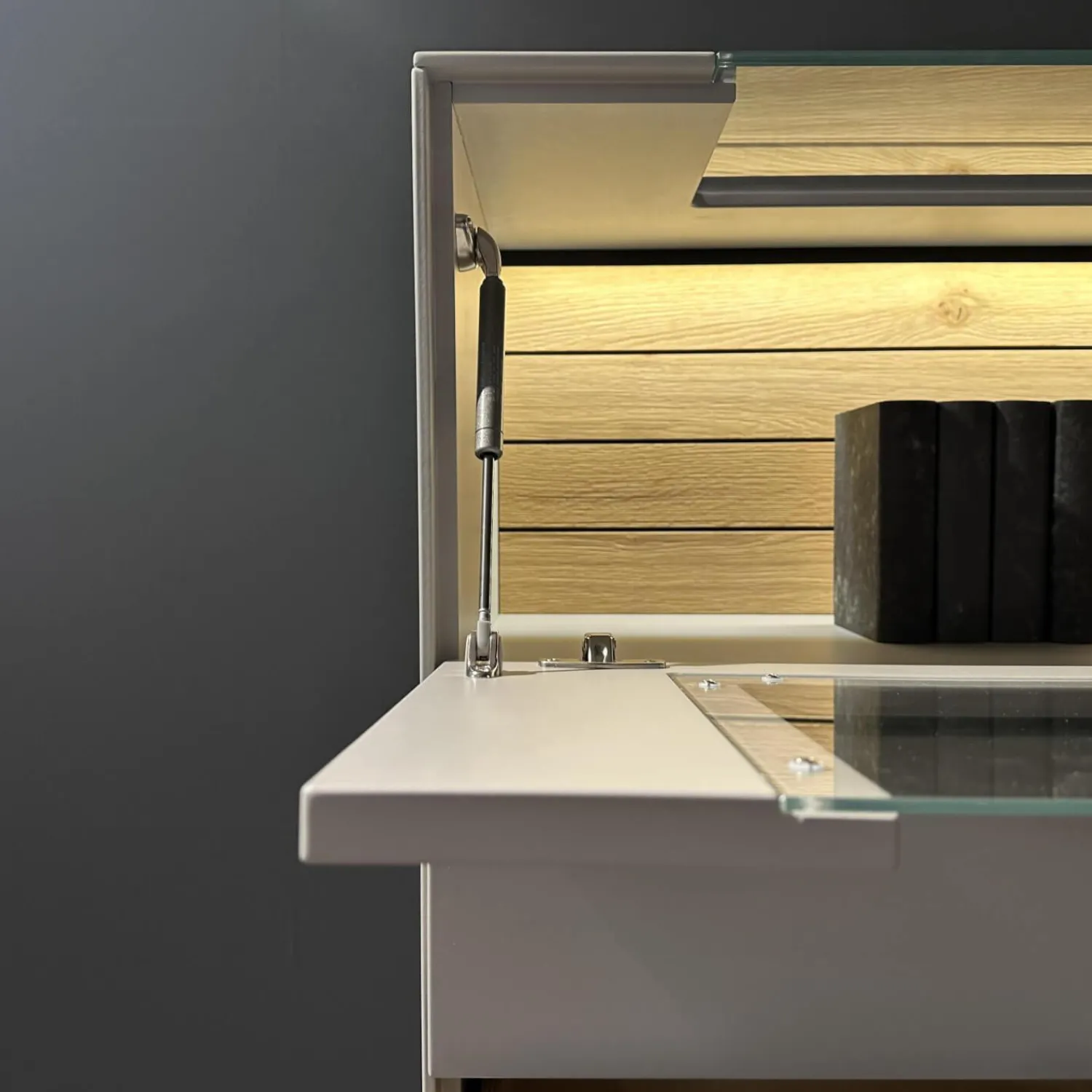 Wöstmann Vitrinen & Highboards|Highboard WM2380 Lack Samtgrau Wildeiche Massiv Soft Gebürstet Mit Glasausschnitt