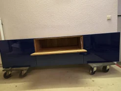 Scholtissek Wohnwände & Tv-Lowboards|Hängelowboard Novus Korpus Knorrige Eiche Rustikal Natur Geölt Front Glas 5002 Ultramarienblau Blau Glänzend