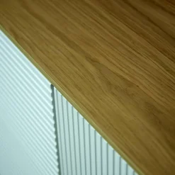 Sudbrock Kommoden & Sideboards|Hänge-Sideboard Cubo Korpus 420 Glattlack Verkehrsweiß Abdeckplatte 127 Eiche Milk