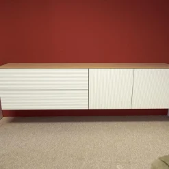 Sudbrock Kommoden & Sideboards|Hänge-Sideboard Cubo Korpus 420 Glattlack Verkehrsweiß Abdeckplatte 127 Eiche Milk