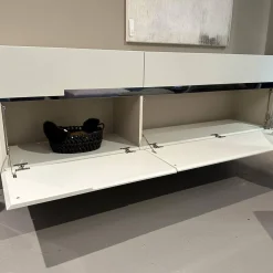 Christine Kröncke Kommoden & Sideboards|Hängesideboard Gap Lack Matt NCS S1502-Y Pearl Creme Fuge Chrom Rauchgrau