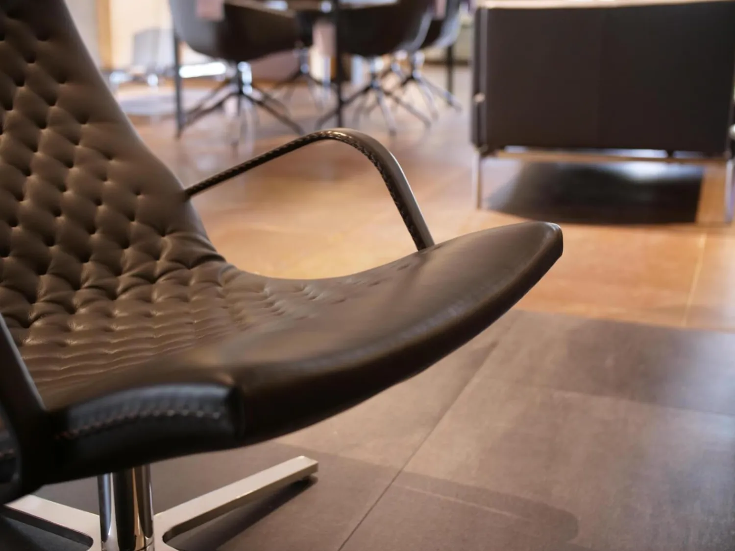 De Sede Loungesessel|Hochlehn-Sessel DS-51 A Leder Touch Espresso Braun Ton in Ton Gestell 4-Fuß Chrom