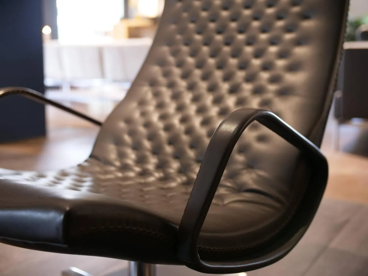 De Sede Loungesessel|Hochlehn-Sessel DS-51 A Leder Touch Espresso Braun Ton in Ton Gestell 4-Fuß Chrom