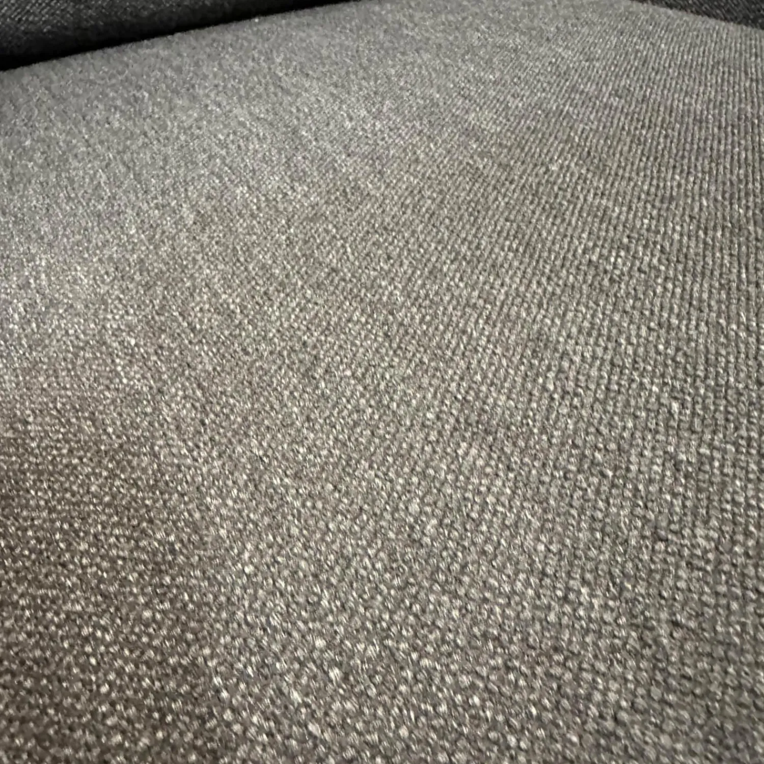 Christine Kröncke Relaxsessel|Hochlehnsessel Lilou Stoff Rye Schwarzgrau Fuß Schwarz mit Hocker Derby