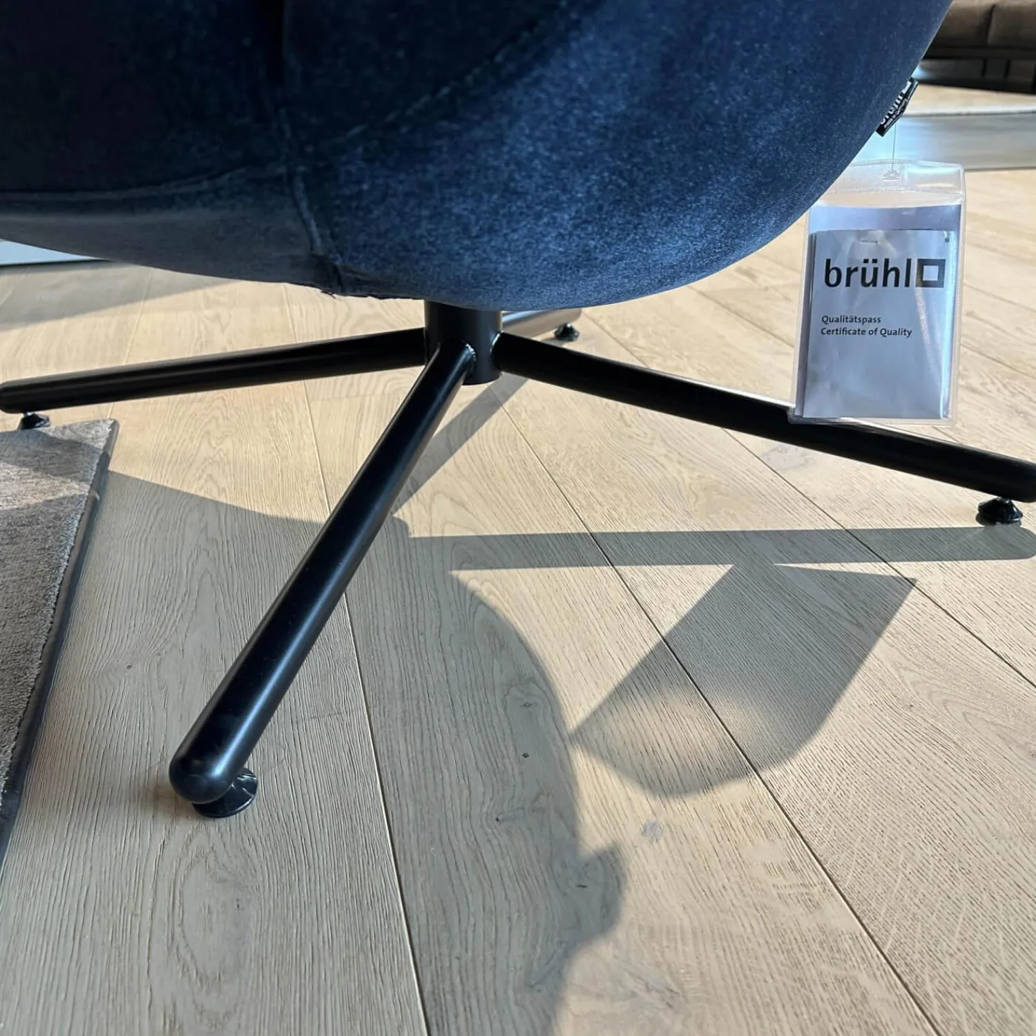 Brühl Relaxsessel|Hochlehnsessel Victor Stoff 4473 69 Dunkelblau Kreuzfuß Schwarz Inklusive Hocker