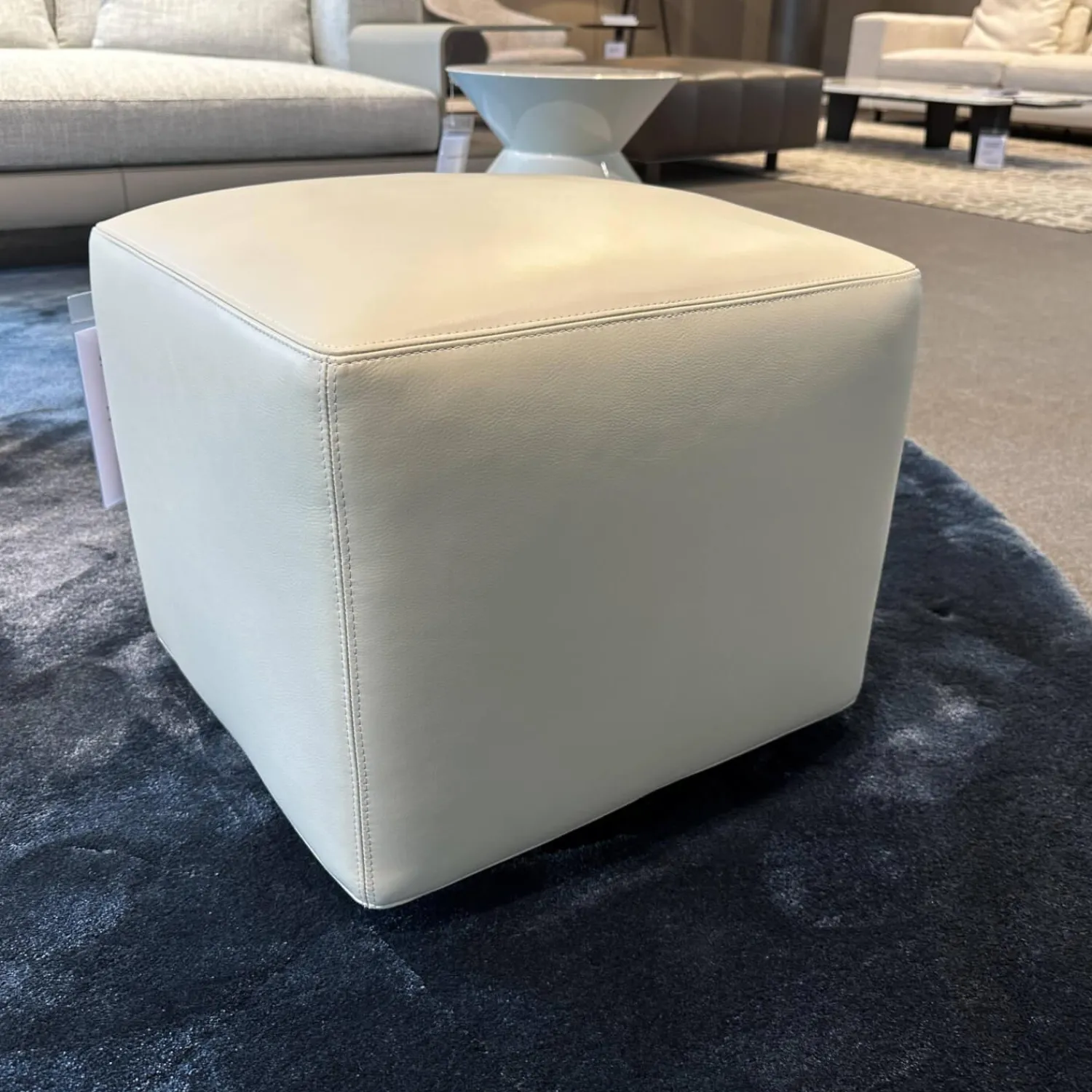 Minotti Hocker & Sitzsäcke|Hocker Damier Leder Nappa 401 Sabbia