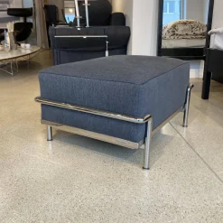 Cassina Hocker & Sitzsäcke|Hocker Designklassiker LC2 Stoff Grau Savanna 13E398 Stahlrohr Chrom