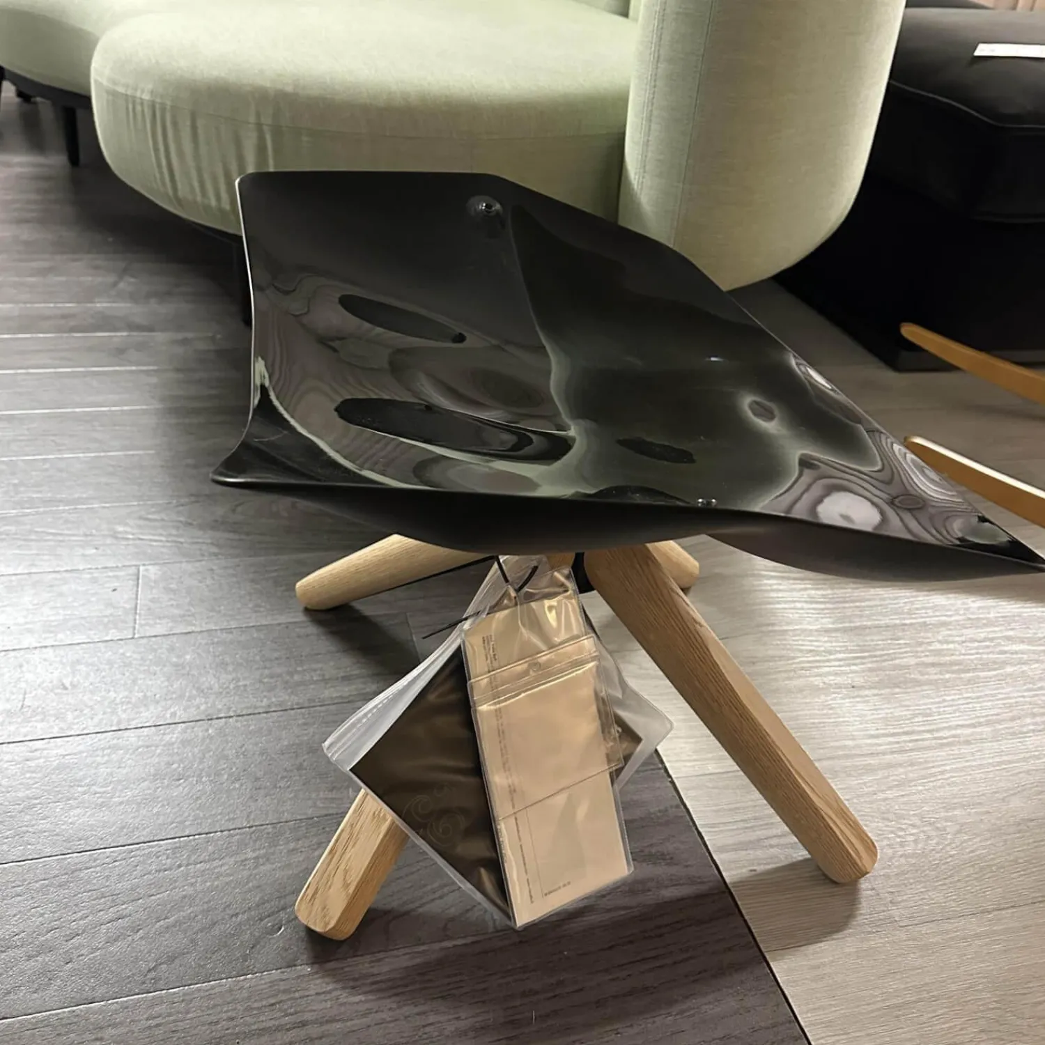 B&B Italia Hocker & Sitzsäcke|Hocker Husk Schale Schwarz Gestell Eiche Hell Gebürstet Mit Kissen Bezug Stoff Bellano Havana Beige
