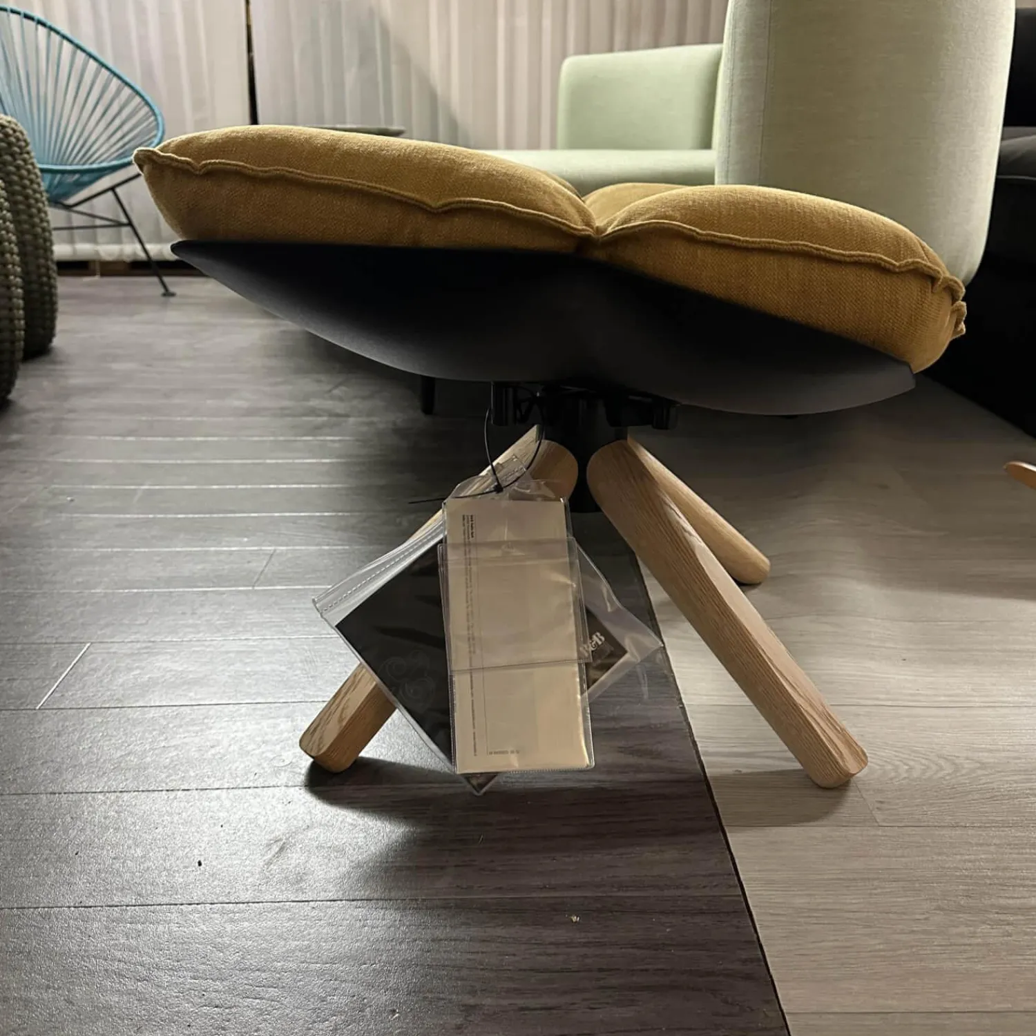 B&B Italia Hocker & Sitzsäcke|Hocker Husk Schale Schwarz Gestell Eiche Hell Gebürstet Mit Kissen Bezug Stoff Bellano Havana Beige