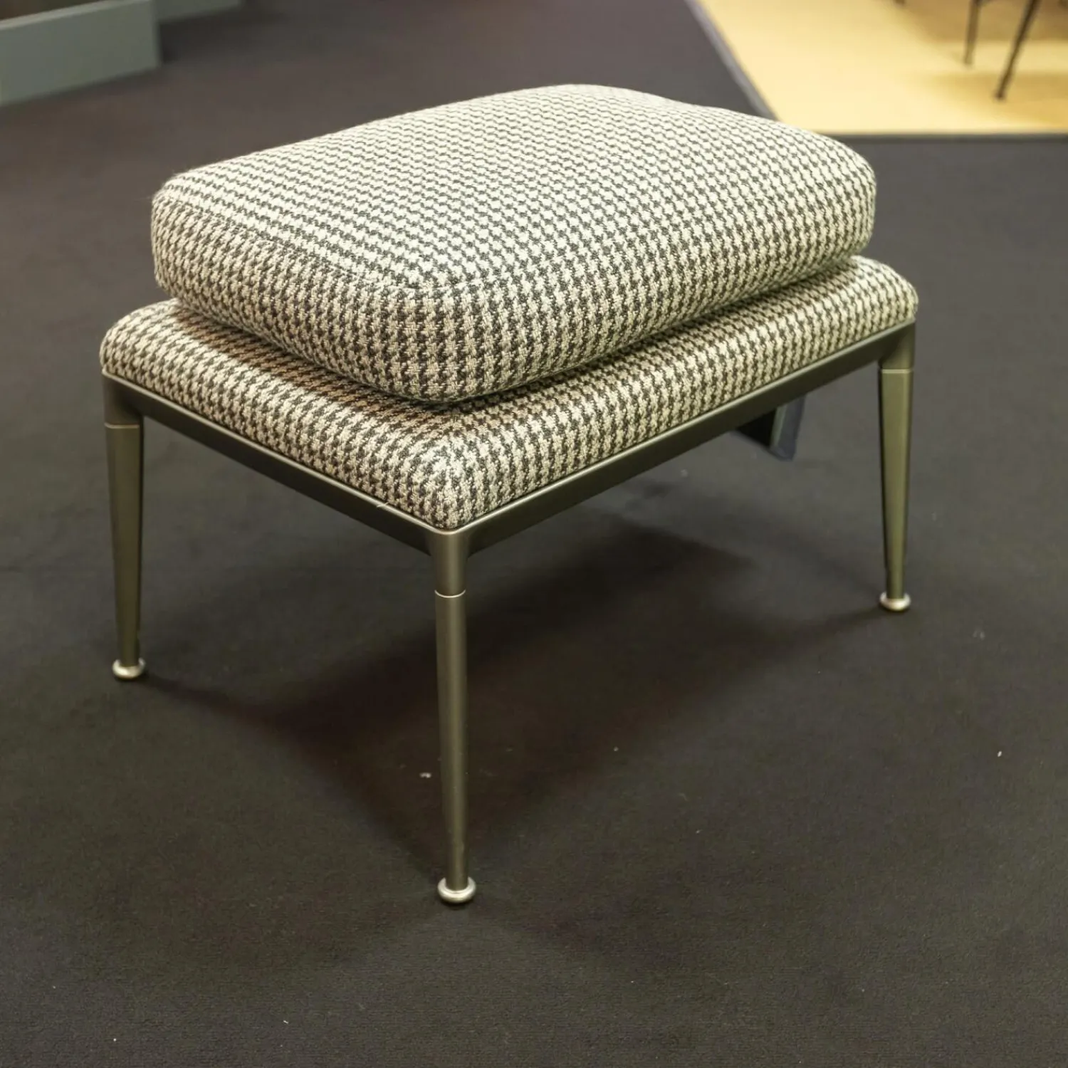 B&B Italia Hocker & Sitzsäcke|Hocker Mirto Stoff Super Scozia Füße Hartzinnfarben Lackiert