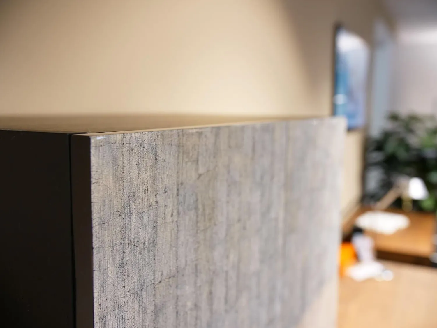 Lambert Vitrinen & Highboards|Kabinettschrank Mingkasa Eiche Massiv Eggshell Grau Grün Füße Schwarz Gebeizt Lackiert