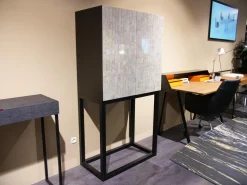 Lambert Vitrinen & Highboards|Kabinettschrank Mingkasa Eiche Massiv Eggshell Grau Grün Füße Schwarz Gebeizt Lackiert