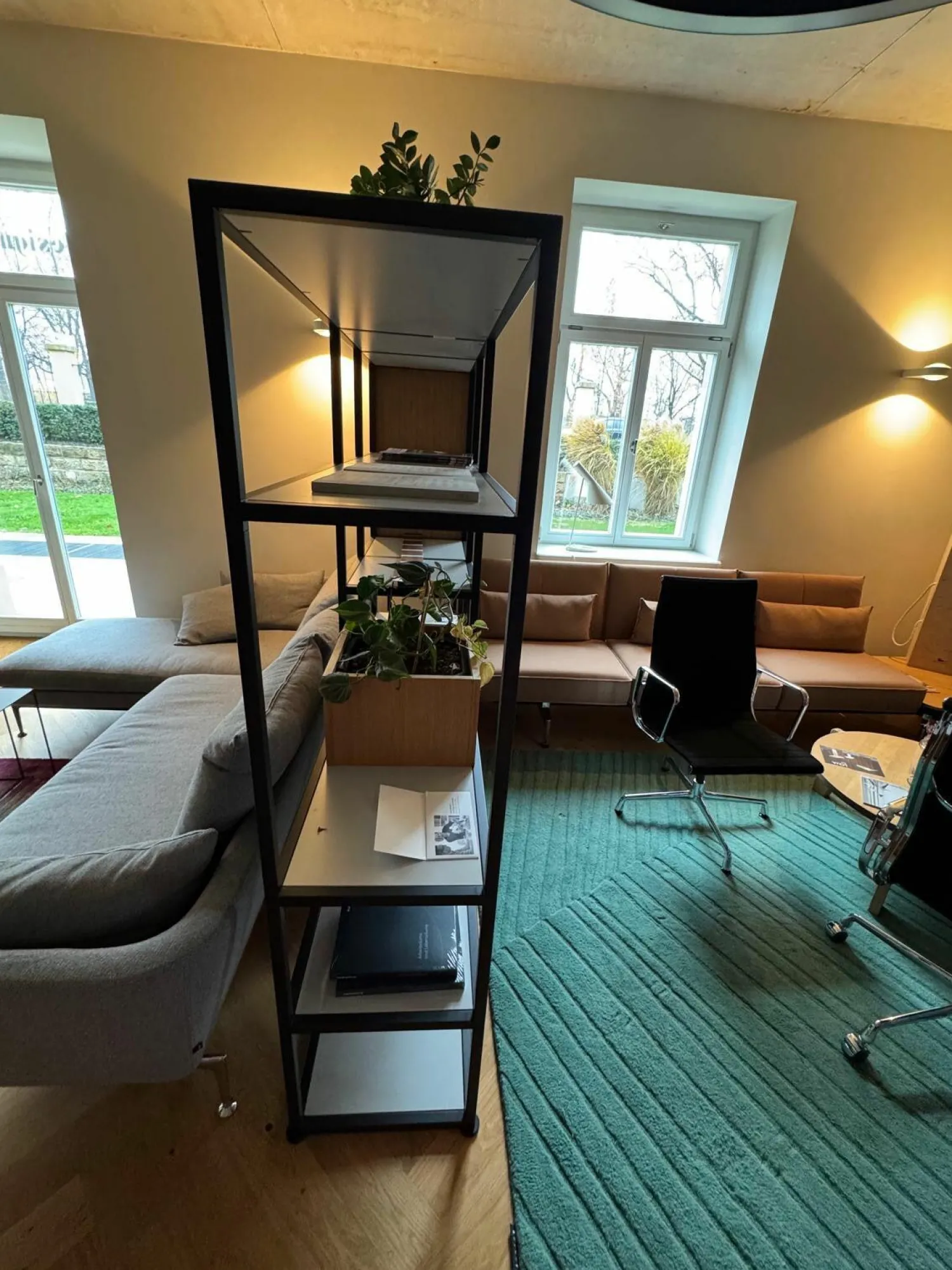 Vitra Regale|Kado Regal 5OH Eiche Hell Rahmen Basic Dark 30 Pulverbeschichtet