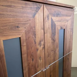 Scholtissek Kleiderschränke|Kleiderschrank Artus Klein Korpus Astiger Nussbaum Innen Birke Natur Geölt Glas Dunkelgrau Matt