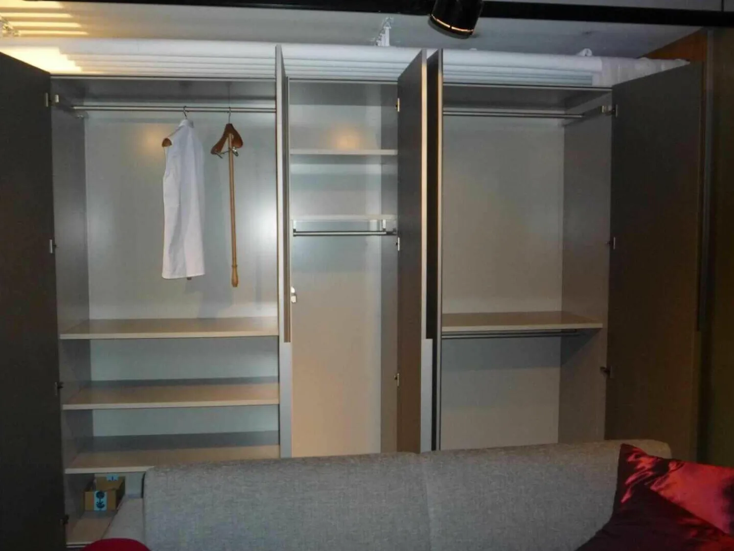 Interlübke Kleiderschränke|Kleiderschrank Collect Lack Silbergrau Metallic Korpus Lack Muschel