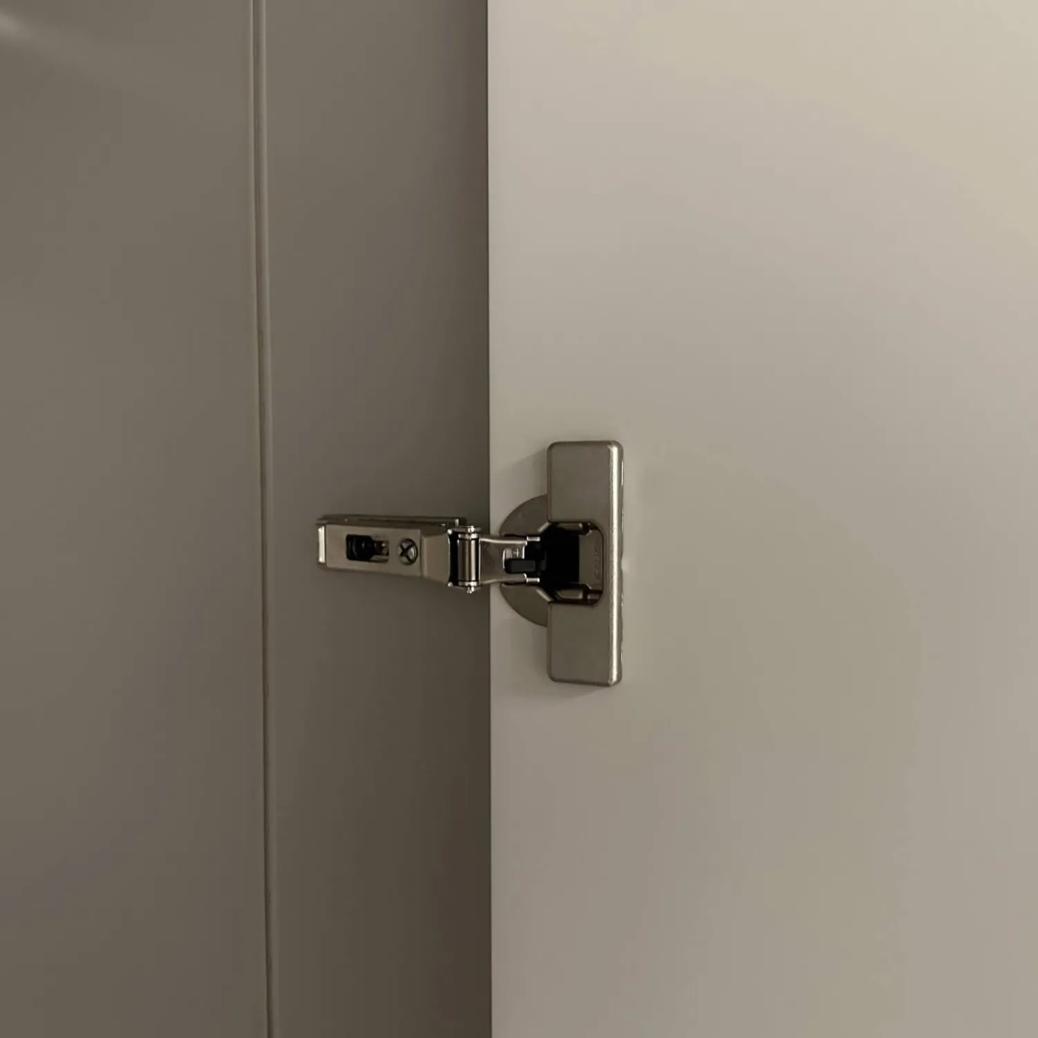 Interlübke Kleiderschränke|Kleiderschrank Collect Mattlack Außen M08 Greige Innen M23 Muschel Grau