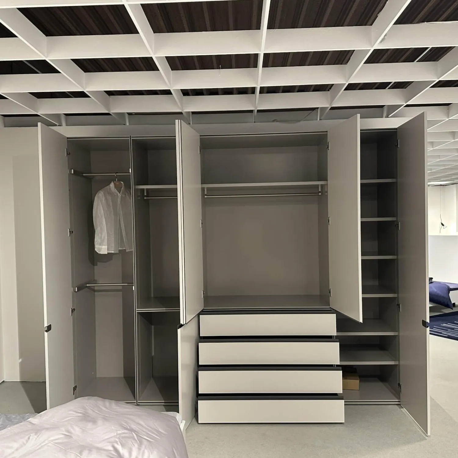 Interlübke Kleiderschränke|Kleiderschrank Collect Mattlack Außen M08 Greige Innen M23 Muschel Grau