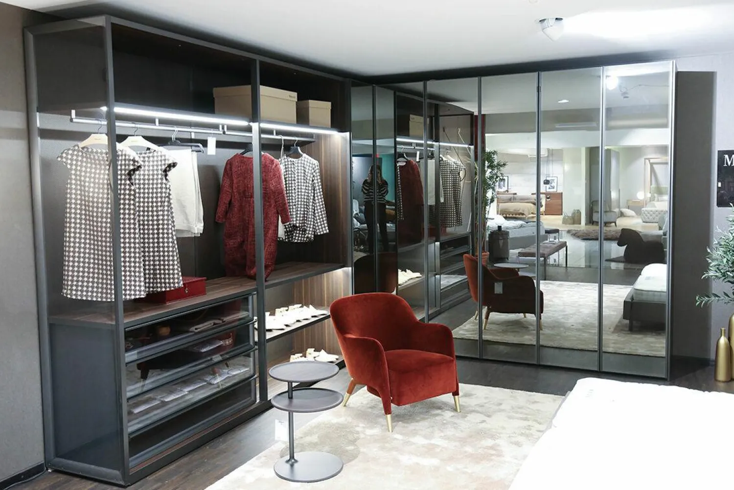 Molteni & C Kleiderschränke|Kleiderschrank Gliss Master Larix Moro Glas Stopsol Grau Nussbaum mit Innenausstattung und Beleuchtung