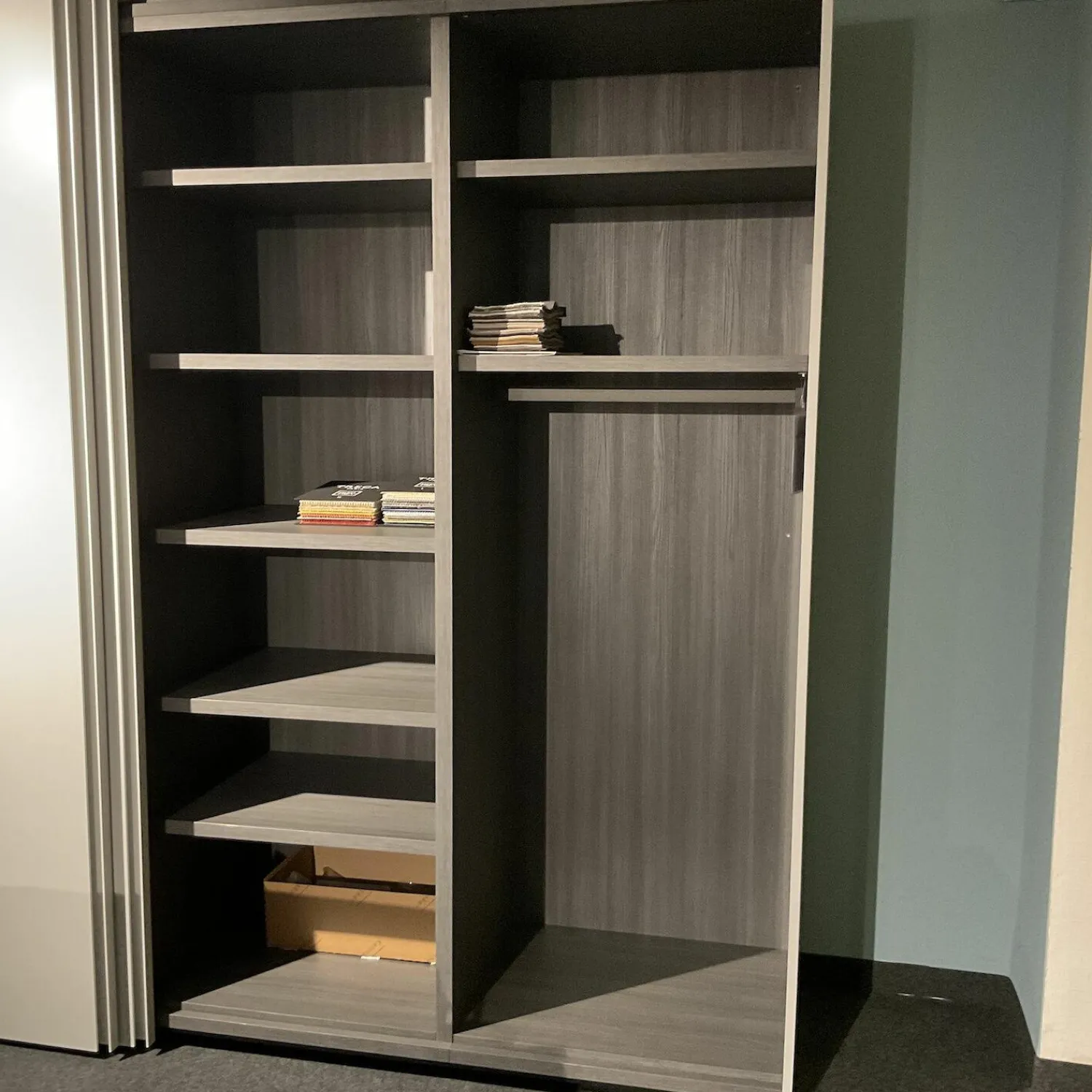 Kettnaker Kleiderschränke|Kleiderschrank Grip Lack Matt Lichtgrau Innen Eiche Melamin Anthrazit