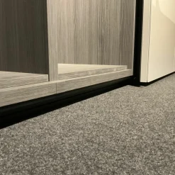 Kettnaker Kleiderschränke|Kleiderschrank Grip Lack Matt Lichtgrau Innen Eiche Melamin Anthrazit