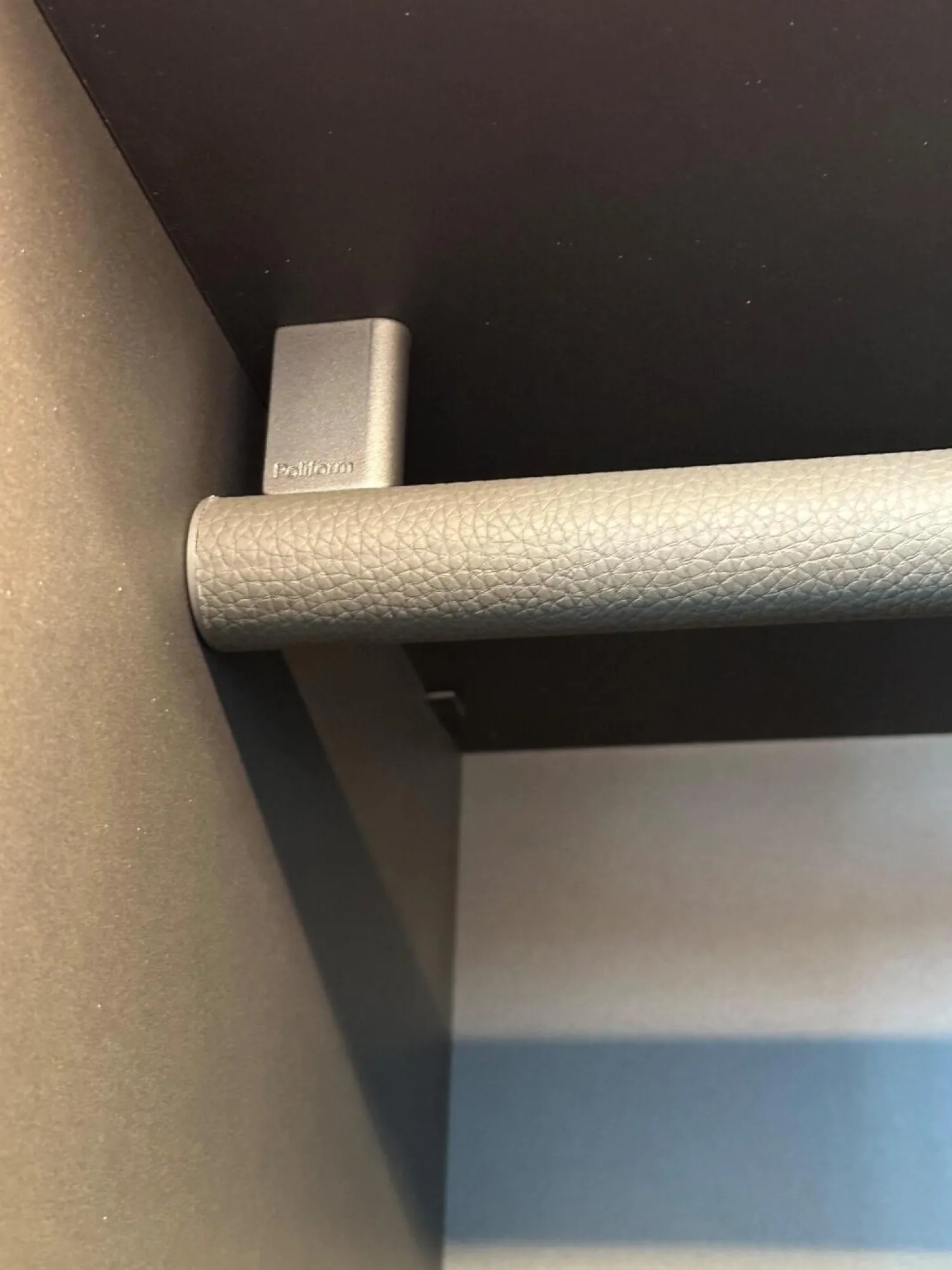 Poliform Kleiderschränke|Kleiderschrank New Entry Metallisch Lackiert Bronzo 23 Grau Anthrazit Und Ardesia Glas Grau Anthrazit Mit Beleuchtung