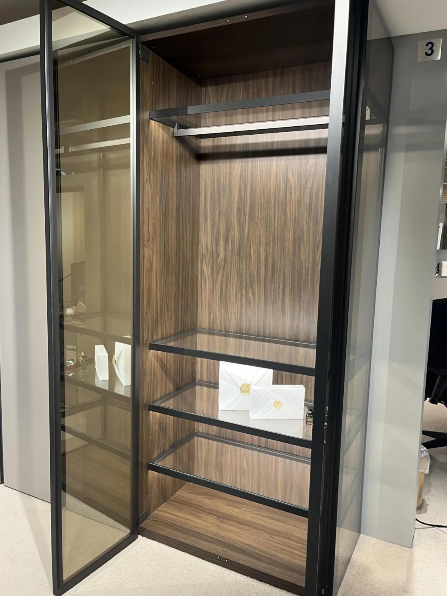 Novamobili Kleiderschränke|Kleiderschrank Night Collection 2022 Front Lack 331 Visone Matt Korpus 72 Noce Mit Beleuchtung