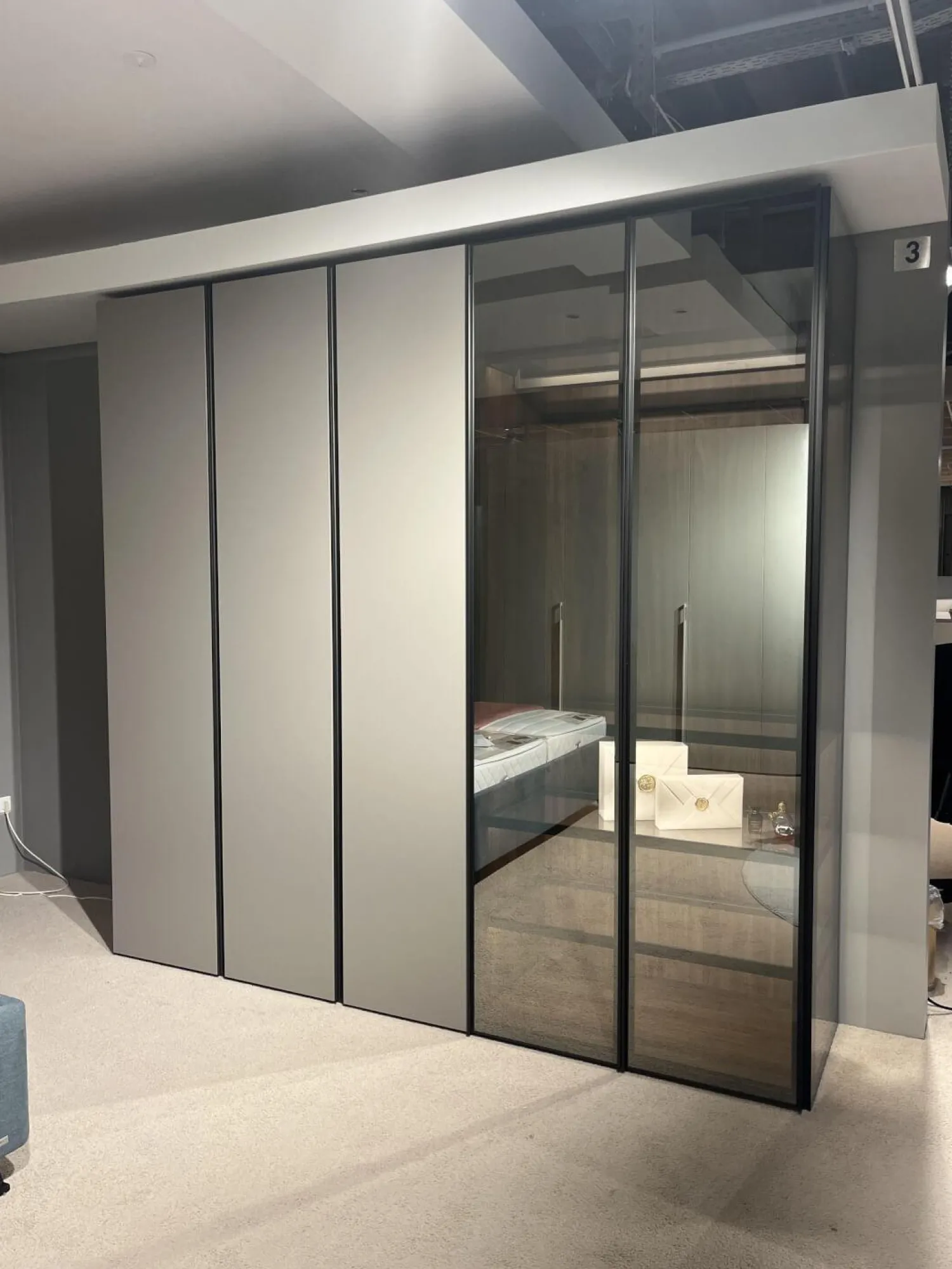 Novamobili Kleiderschränke|Kleiderschrank Night Collection 2022 Front Lack 331 Visone Matt Korpus 72 Noce Mit Beleuchtung