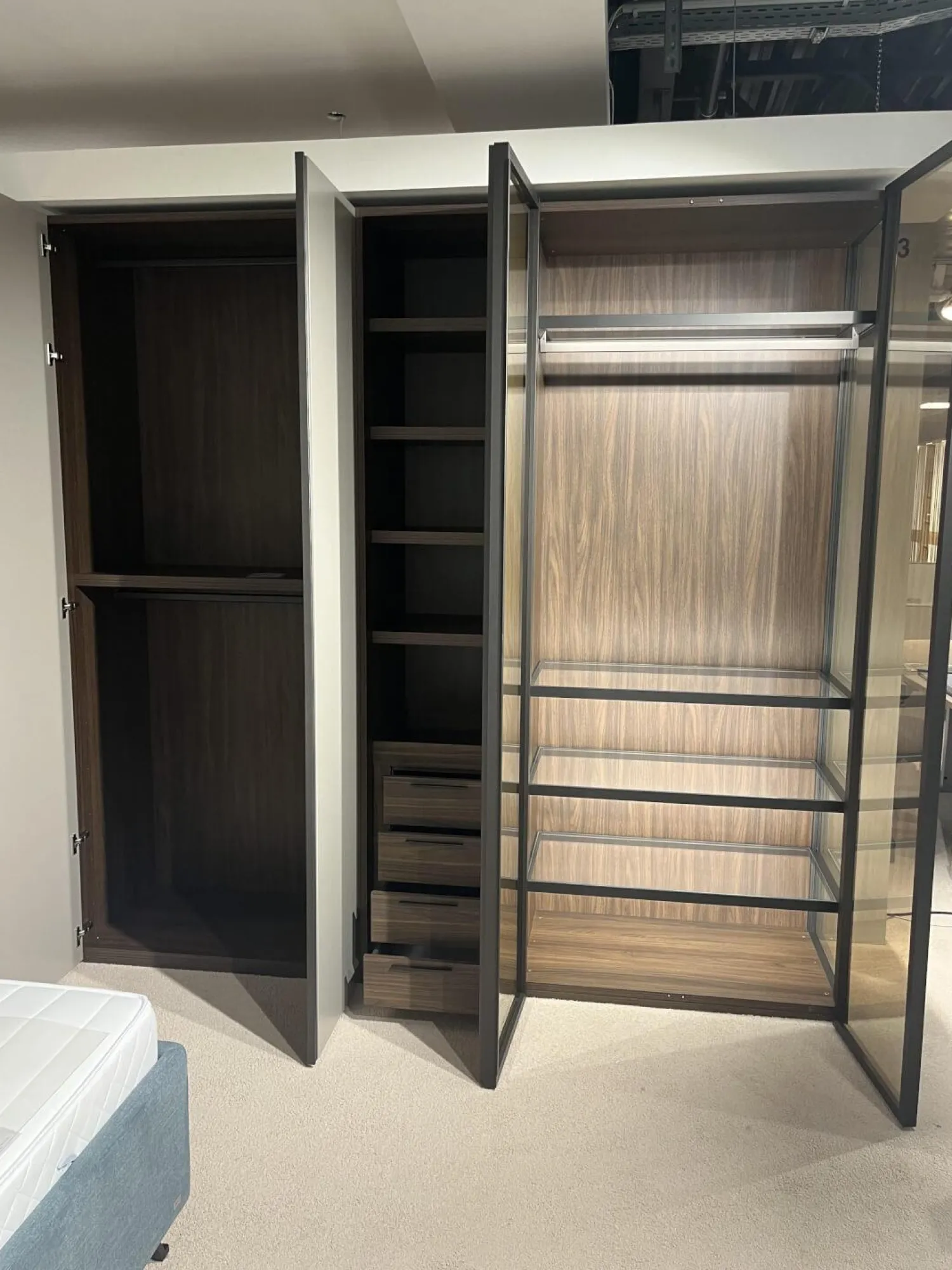 Novamobili Kleiderschränke|Kleiderschrank Night Collection 2022 Front Lack 331 Visone Matt Korpus 72 Noce Mit Beleuchtung